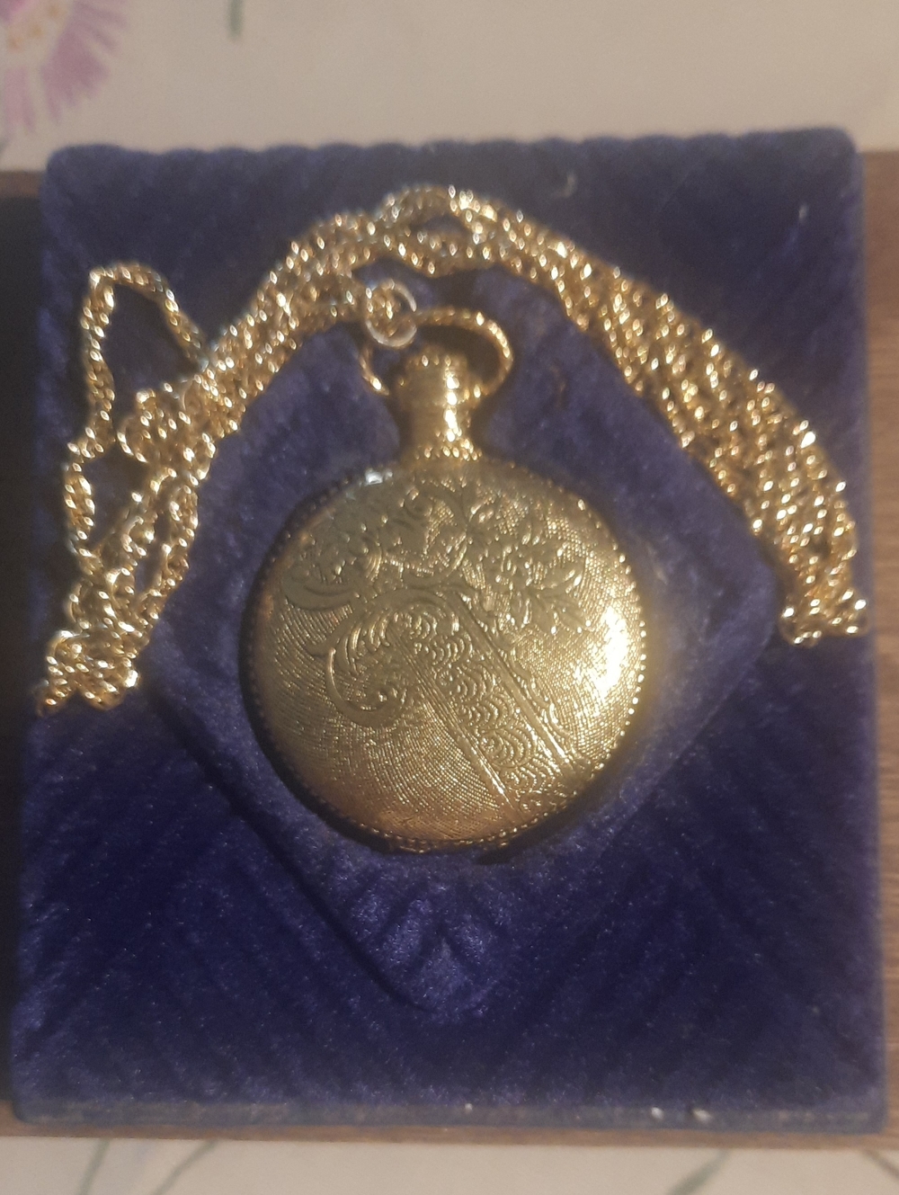 Max Factor Compact Necklace